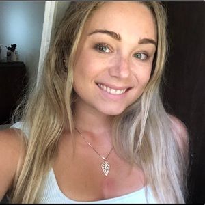 Meet your Posher, Claire